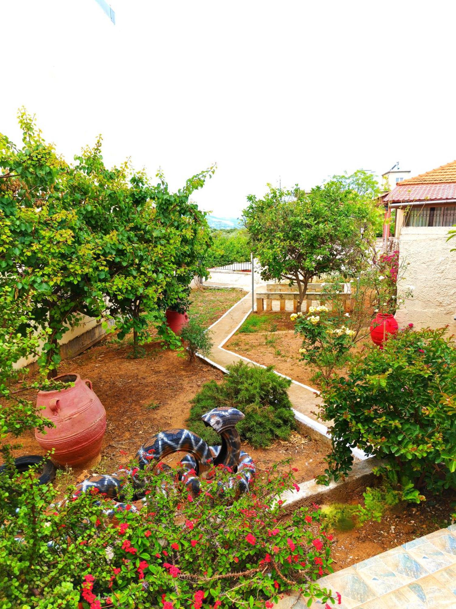 Village House With A Nice Garden Stérnai Camera foto